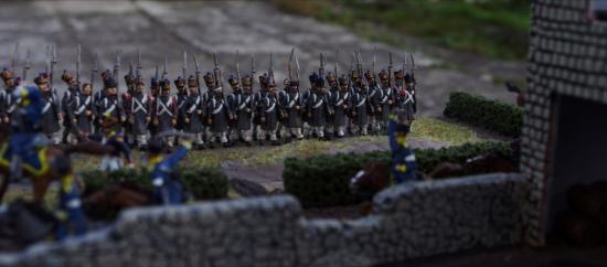 Infanterie Française au 1/72 montant à l'attaque sur 2 rangs